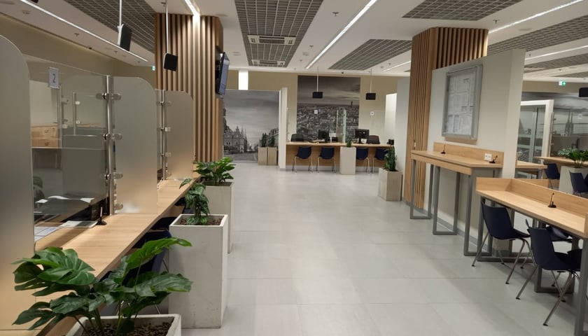 Stanowiska obsługi w Centrum Obsługi Mieszkańca w "Magnolia Park" przy ul. Legnickiej 56 we Wrocławiu.